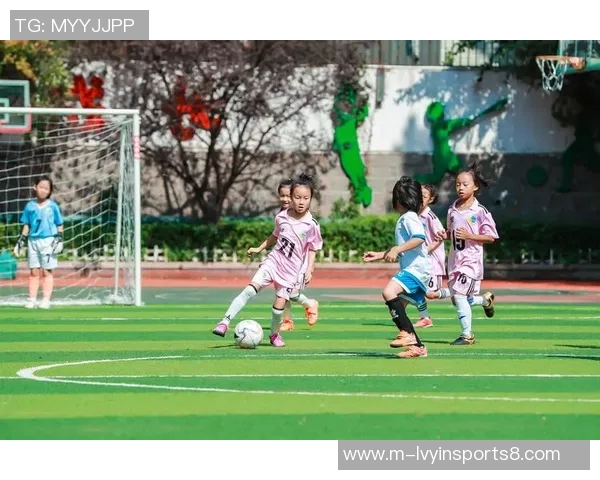 足球服的选择与搭配技巧让你在场上尽显风采与个性